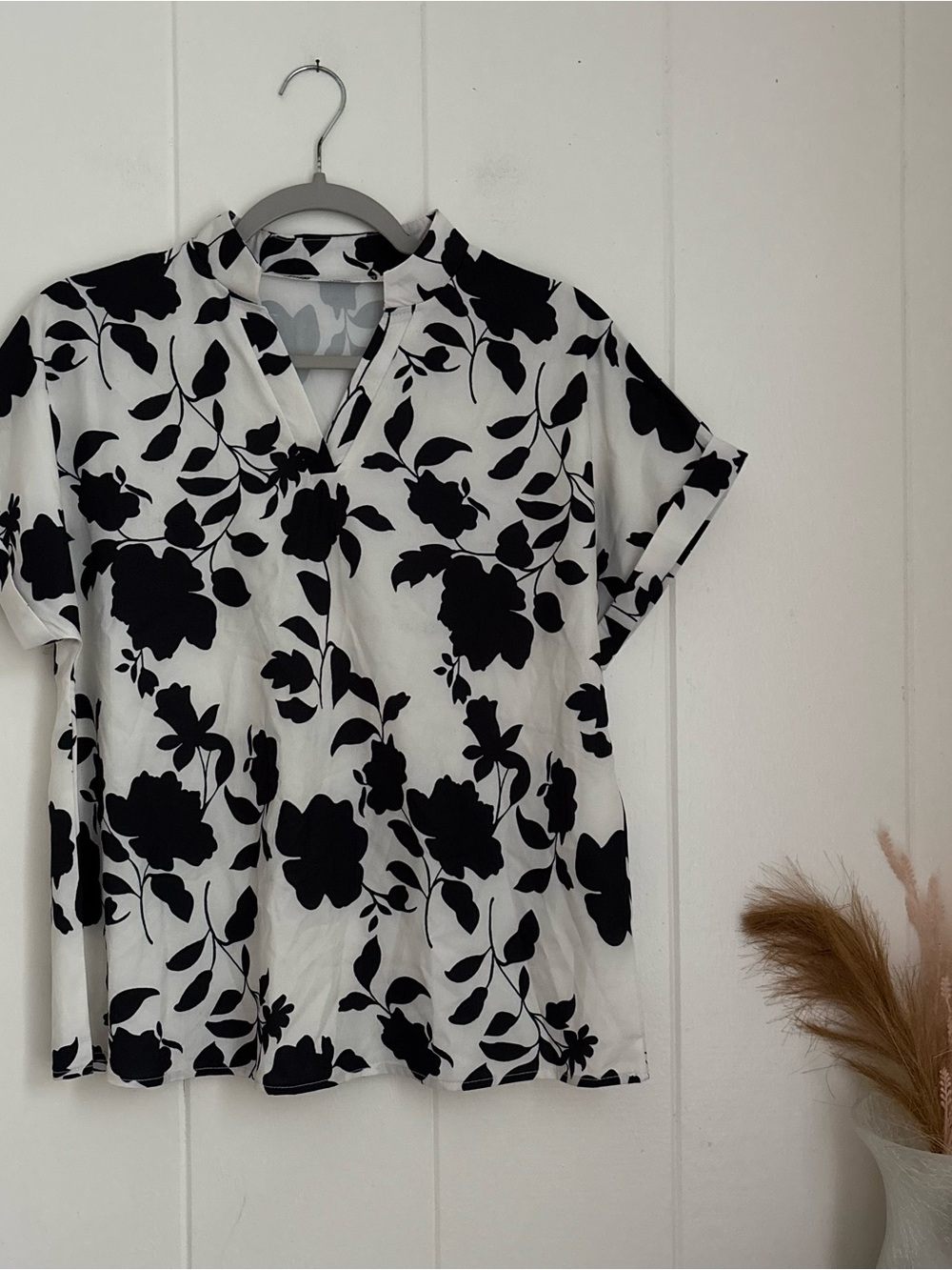 Black & White Floral Short Sleeve Top